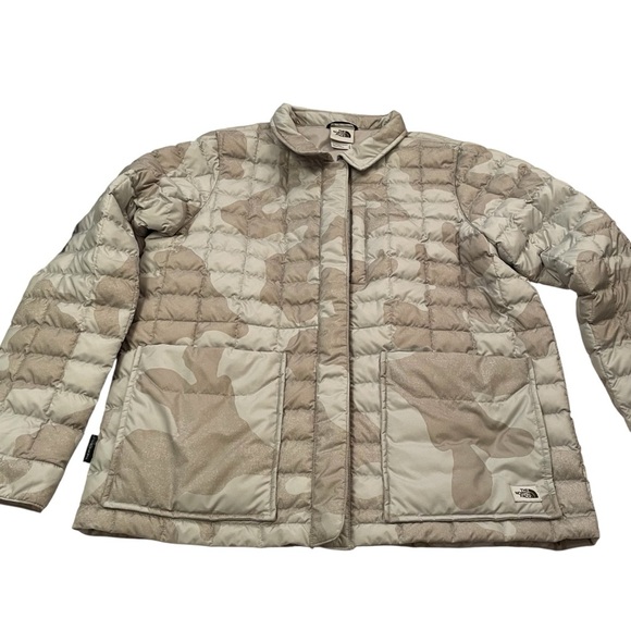 The North Face Women's
ThermoBall Eco Snap Jacket-Size Medium-Dove Grey Camo - Picture 10 of 15